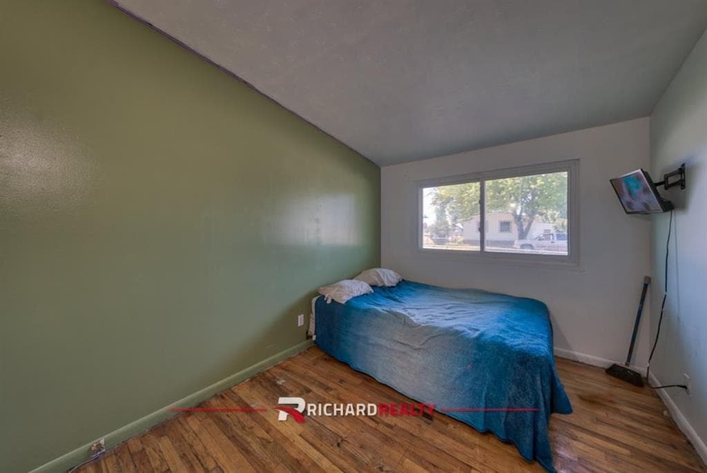 317 Thomas Ave — photo 7 of 23