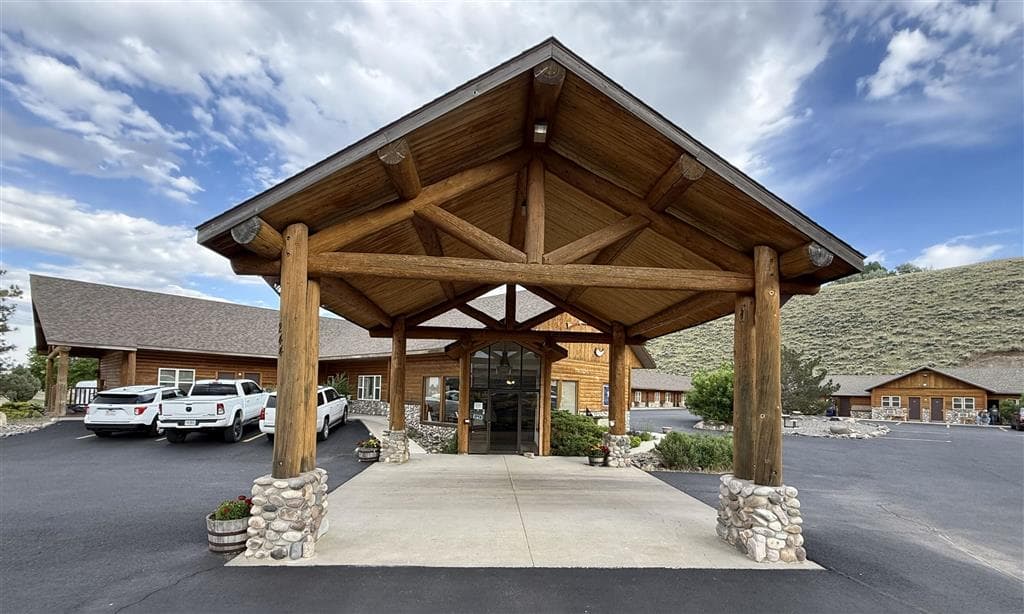 244 Yellowstone Ave., W — photo 2 of 20