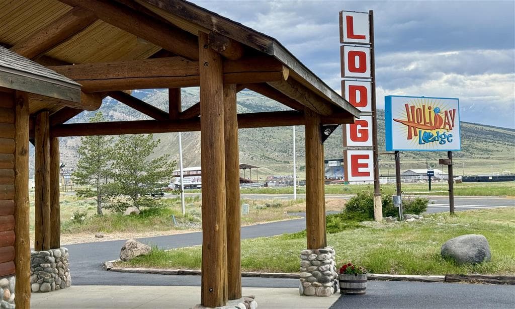 244 Yellowstone Ave., W — photo 17 of 20