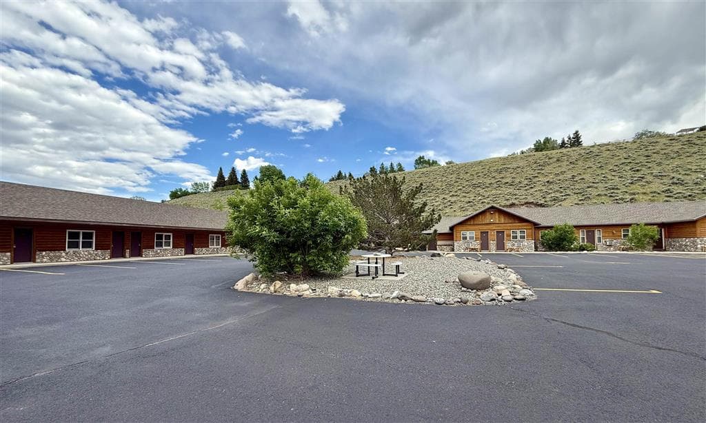 244 Yellowstone Ave., W — photo 5 of 20