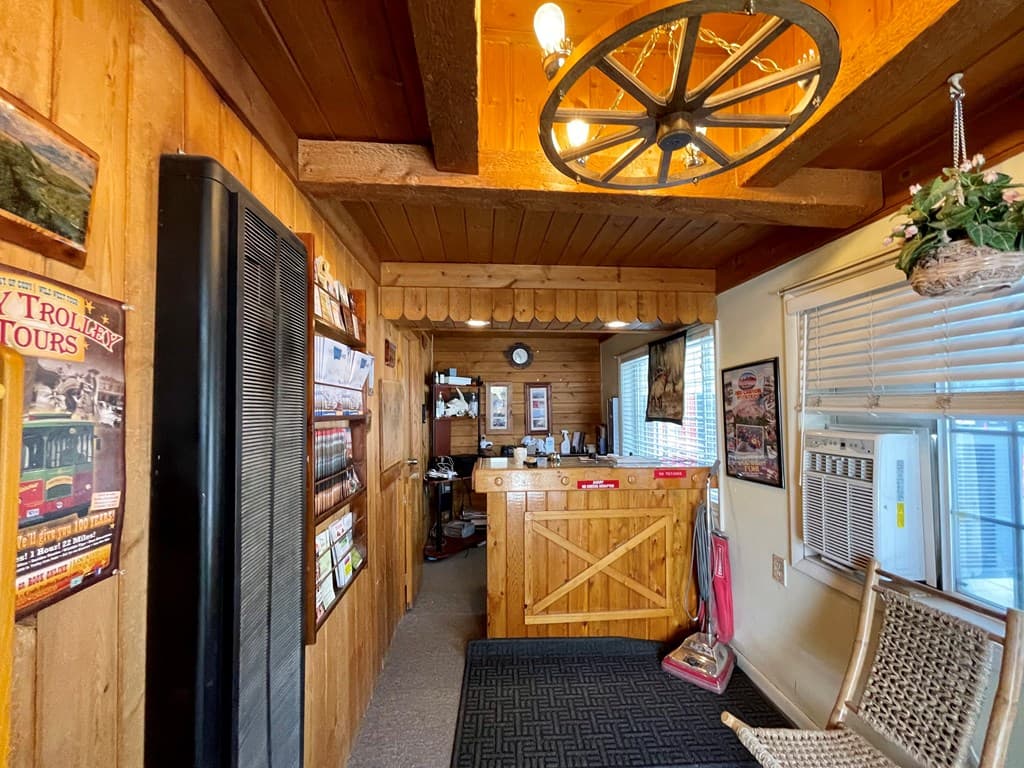 1701 Alger Ave — photo 3 of 15