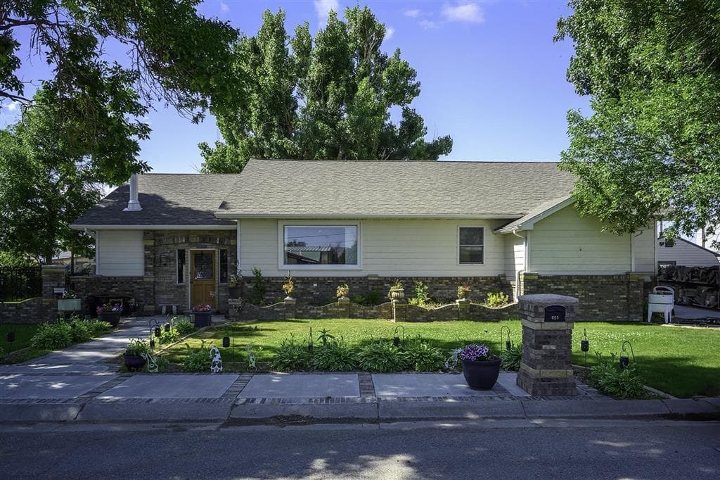 625 3rd Ave N photo 1