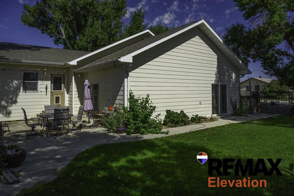 625 3rd Ave N — photo 2 of 44