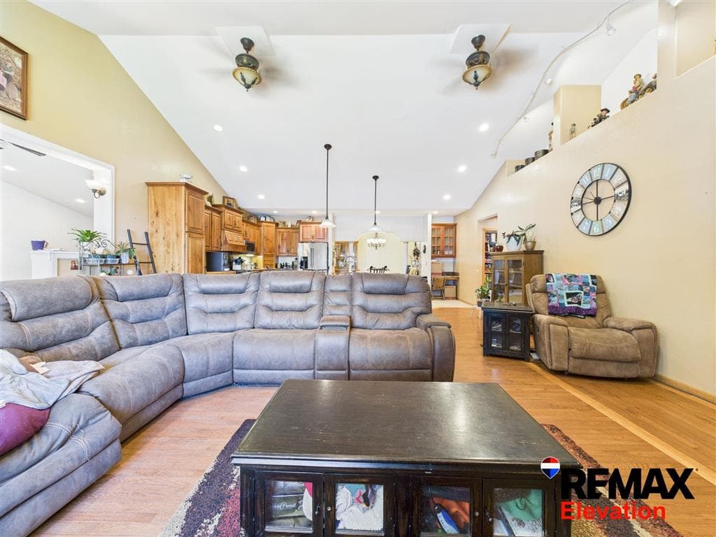 625 3rd Ave N — photo 11 of 44