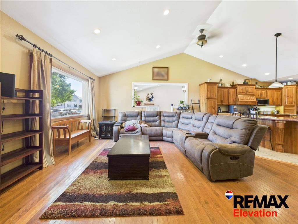 625 3rd Ave N — photo 12 of 44