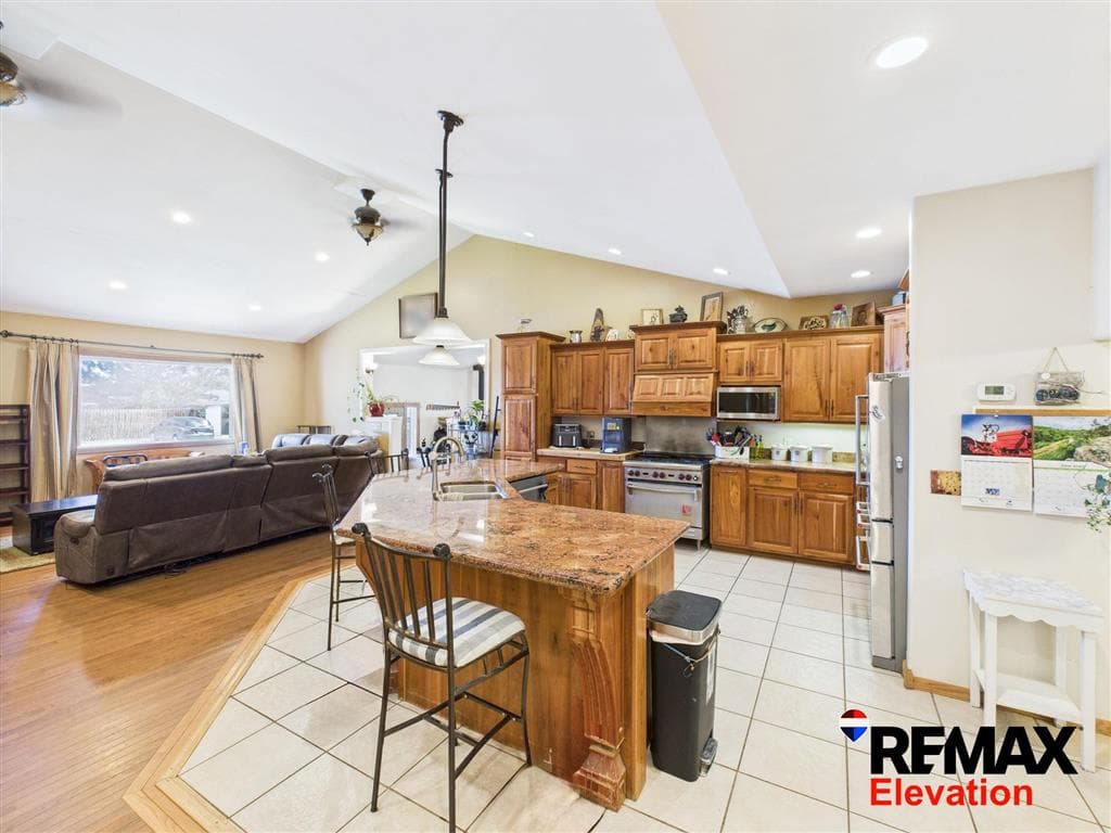 625 3rd Ave N — photo 13 of 44