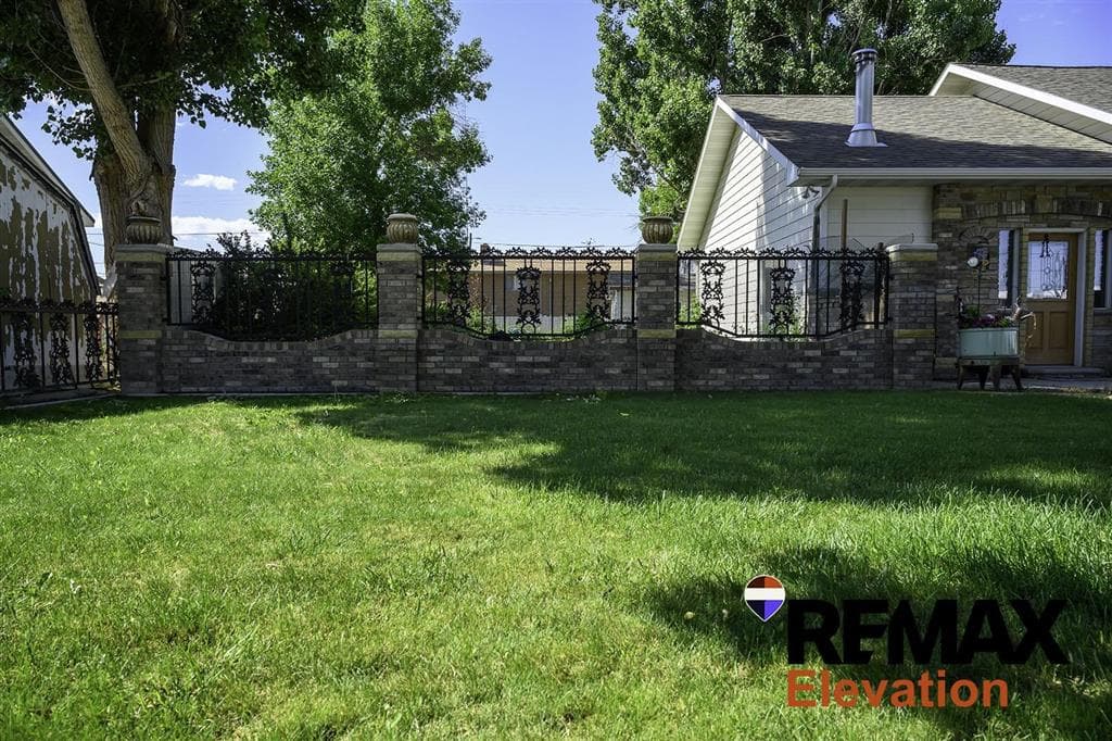 625 3rd Ave N — photo 4 of 44