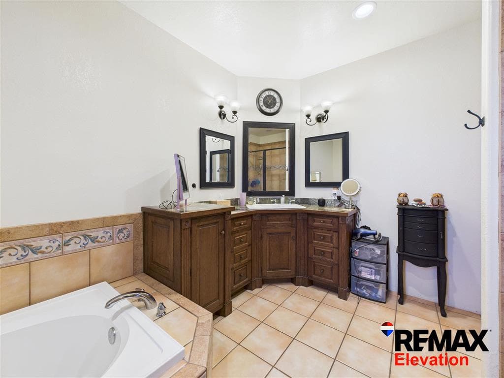 625 3rd Ave N — photo 33 of 44