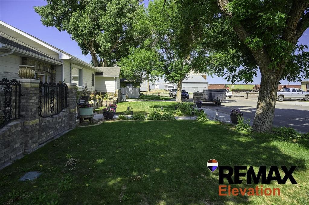 625 3rd Ave N — photo 5 of 44