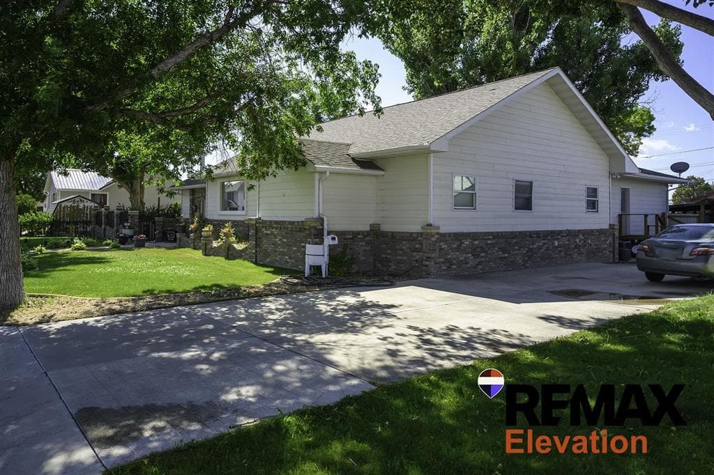 625 3rd Ave N — photo 6 of 44