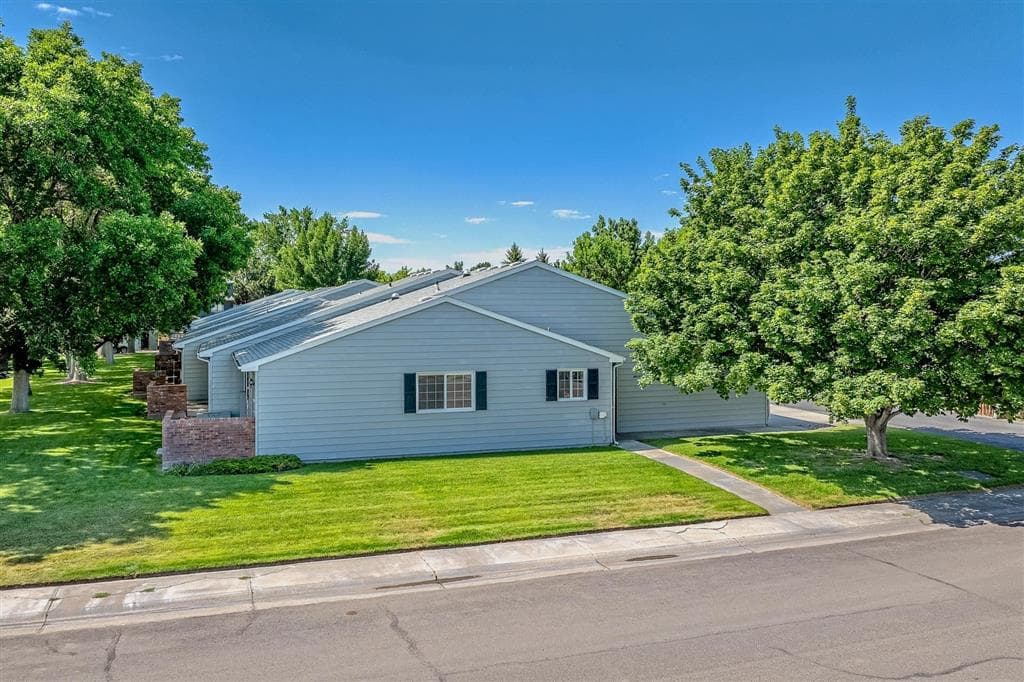 966 Avenue G — photo 3 of 54