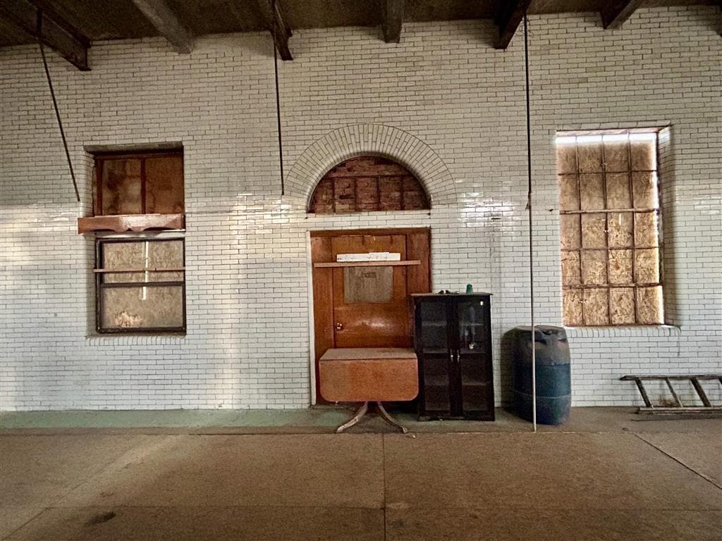 800 6th St — photo 2 of 22