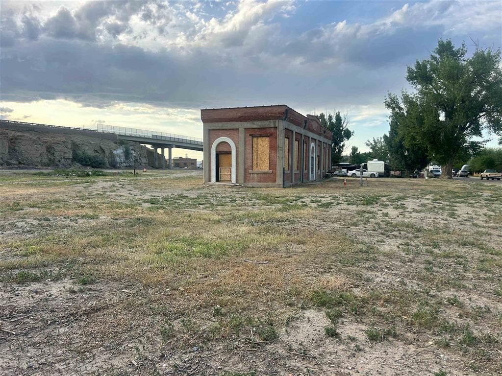 800 6th St — photo 14 of 22