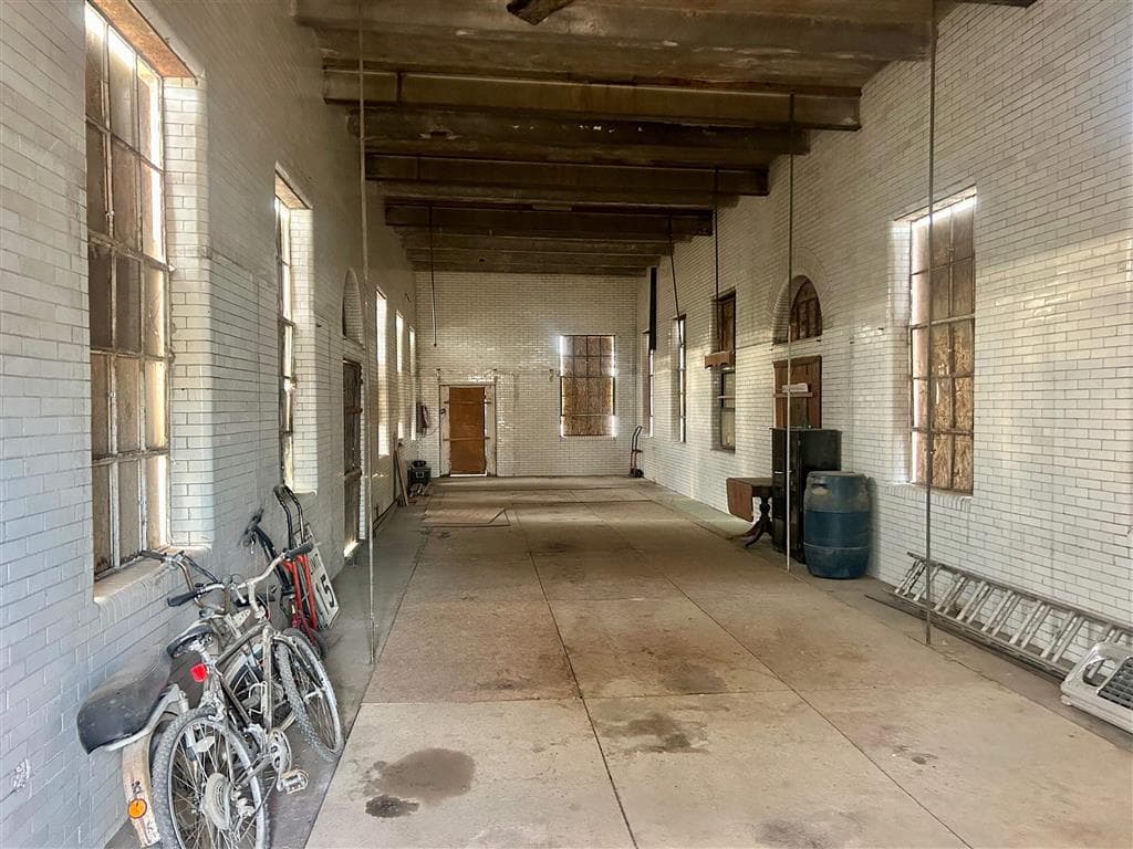 800 6th St — photo 3 of 22