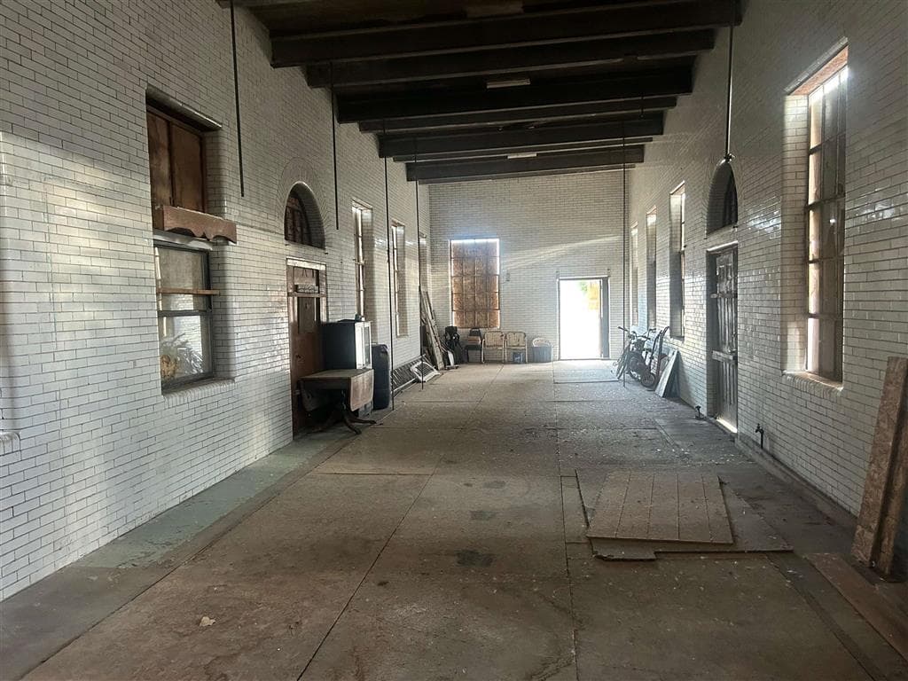 800 6th St — photo 4 of 22