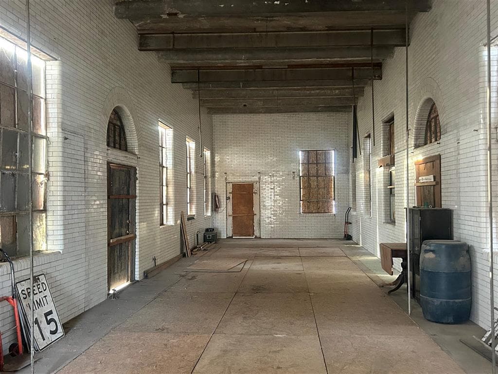 800 6th St — photo 8 of 22