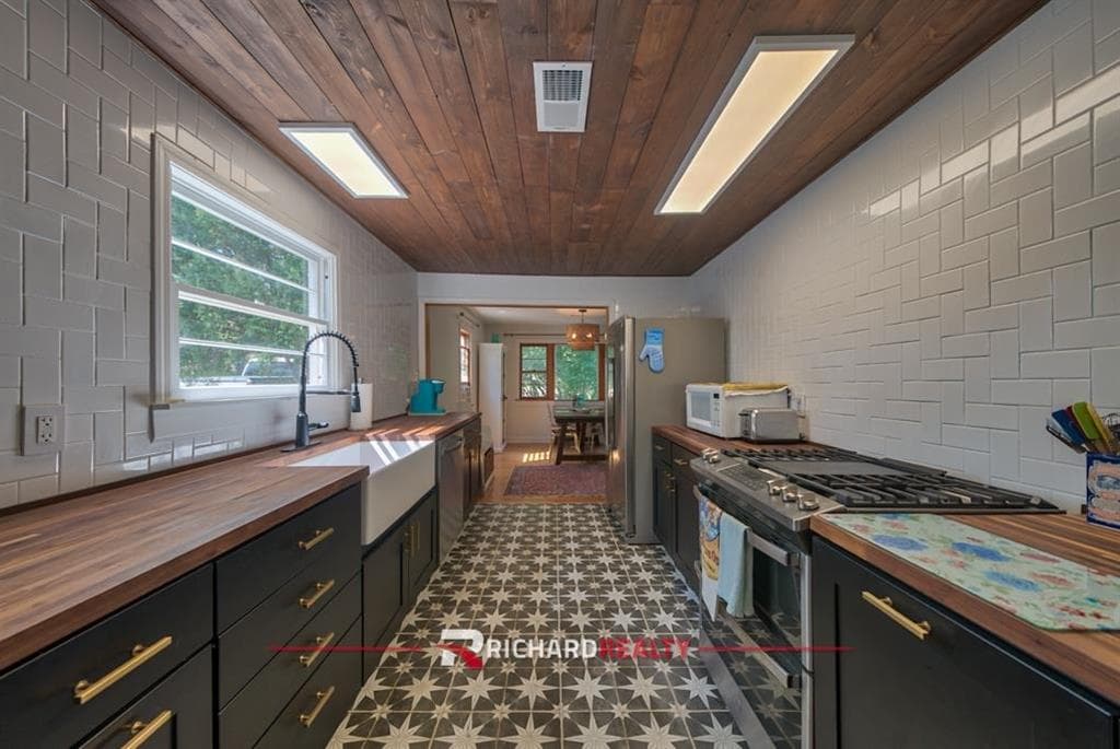 4035 Trapper Creek Rd — photo 11 of 38