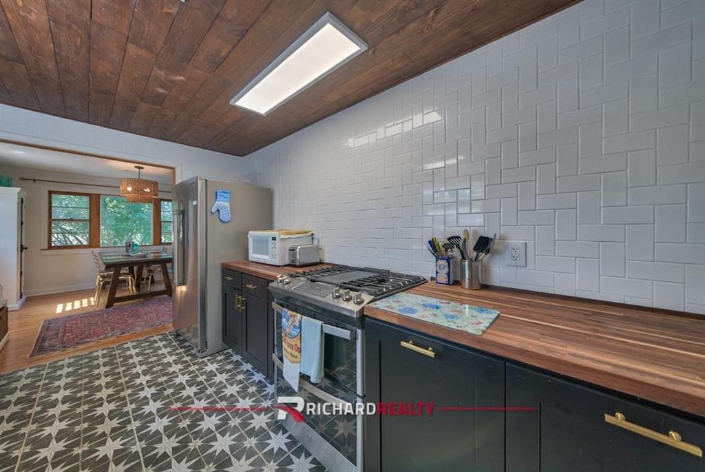 4035 Trapper Creek Rd — photo 12 of 38