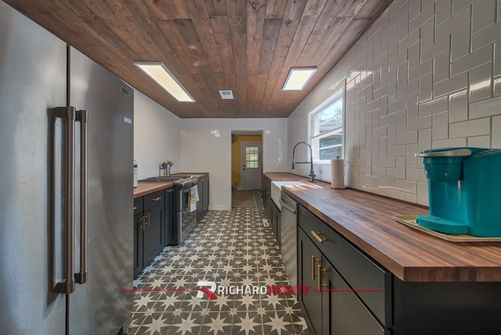 4035 Trapper Creek Rd — photo 10 of 38