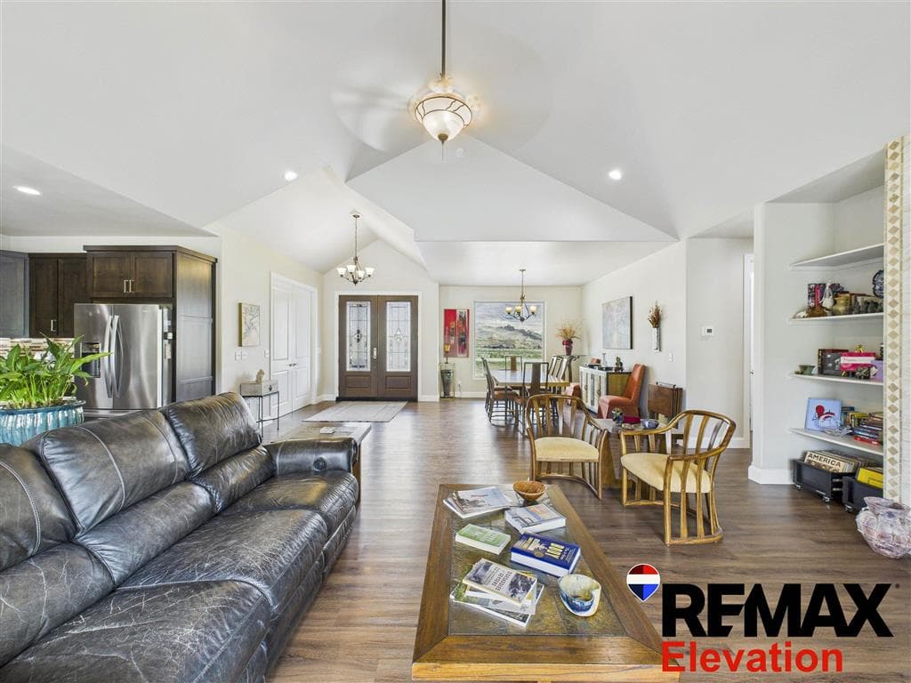 108 Stillwater Dr — photo 14 of 54