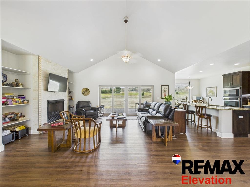 108 Stillwater Dr — photo 17 of 54