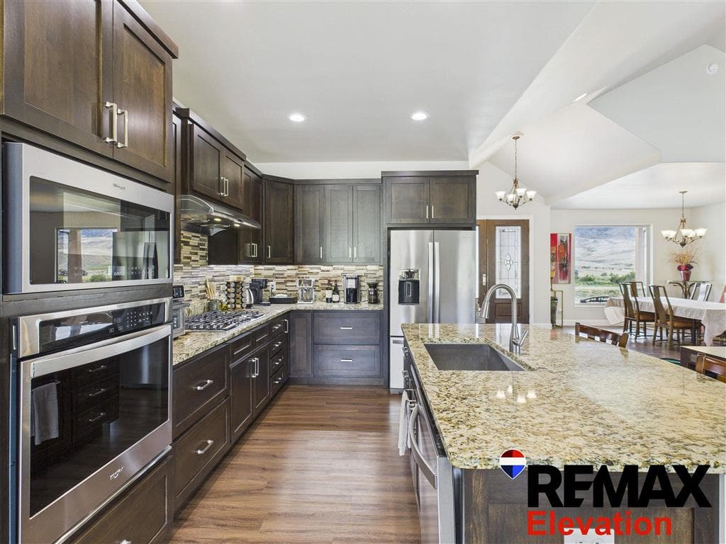 108 Stillwater Dr — photo 18 of 54