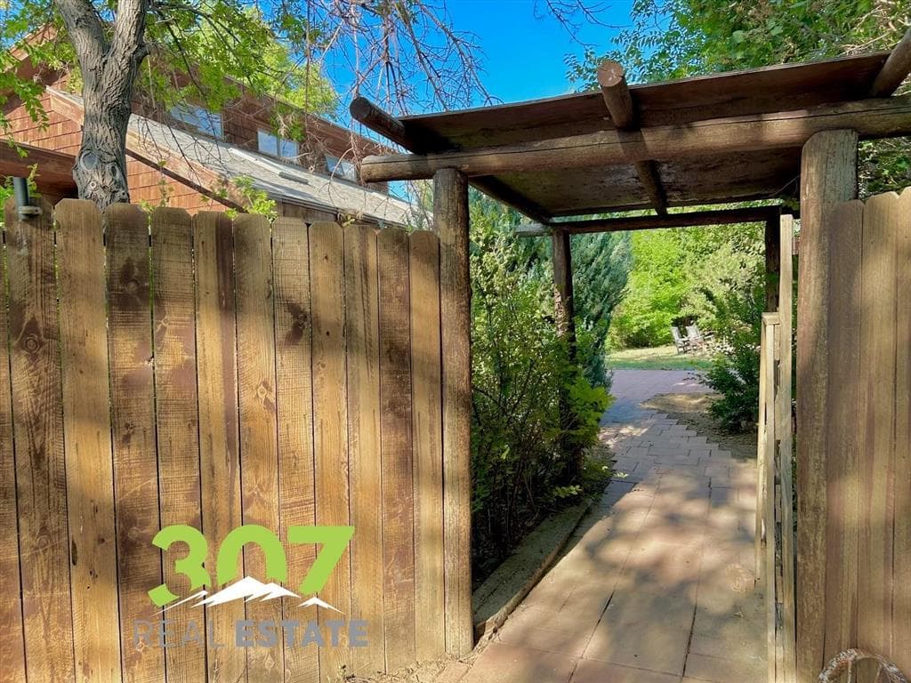 403 Fiddlers Ln — photo 3 of 51