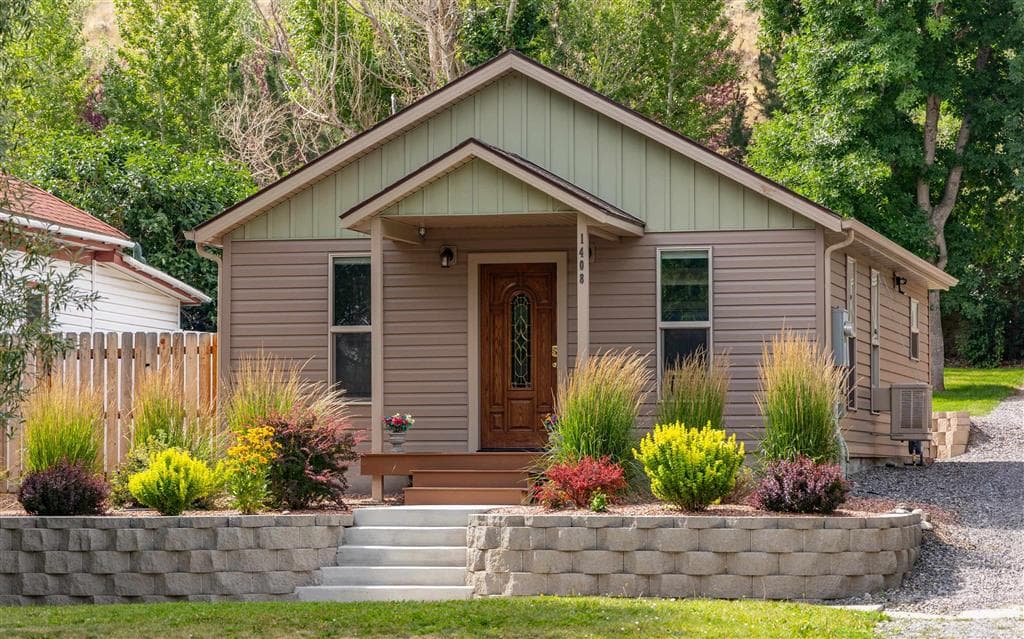 1408 Alger Ave photo 1