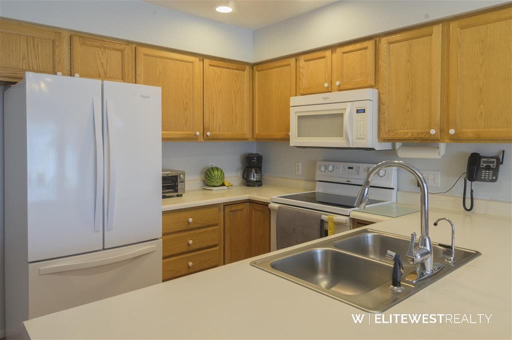 139 East 7th St — photo 8 of 71