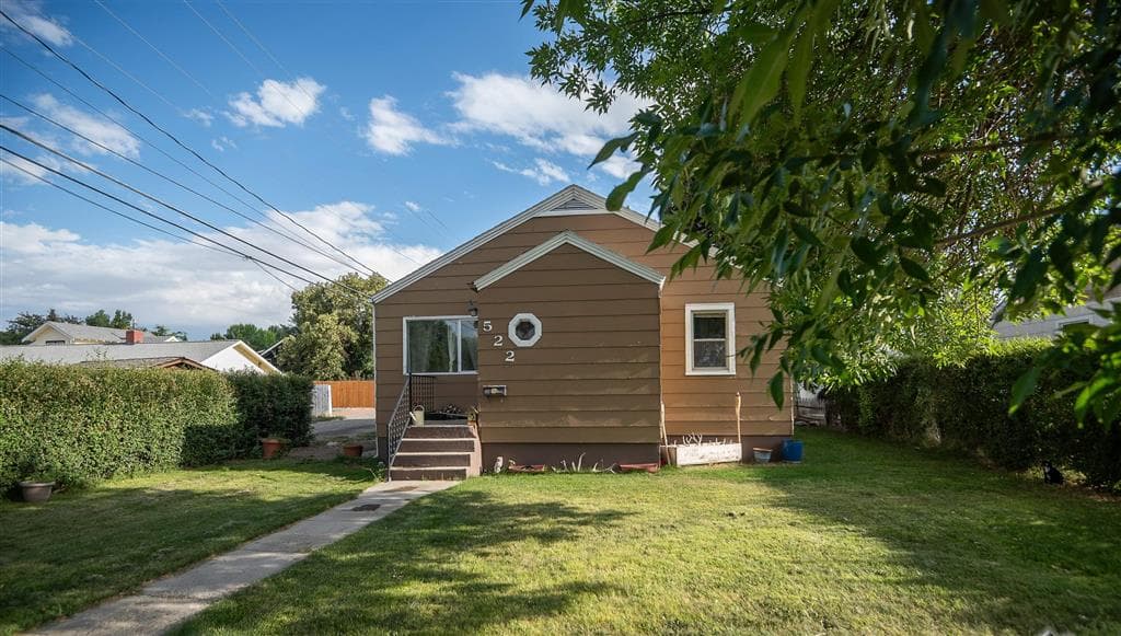 522 Avenue F photo 1