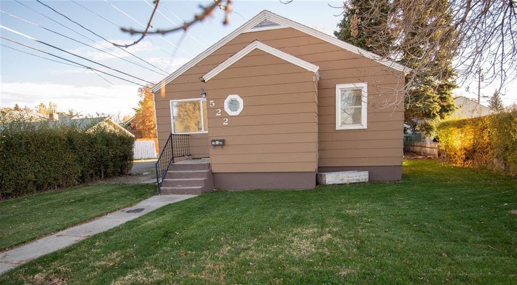 522 Avenue F — photo 2 of 25