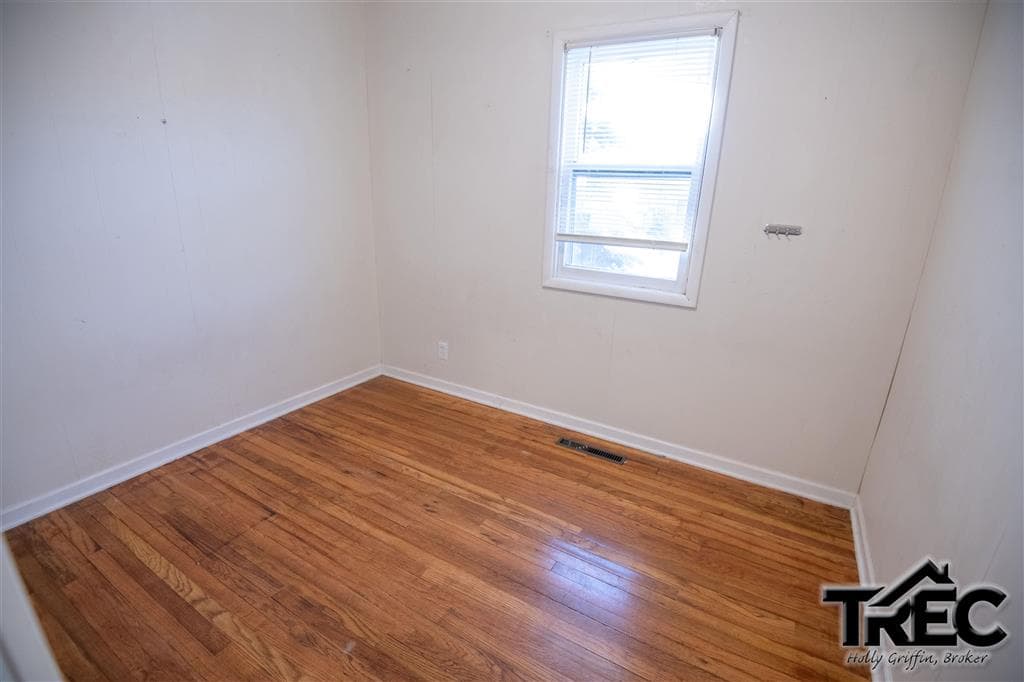 522 Avenue F — photo 11 of 25