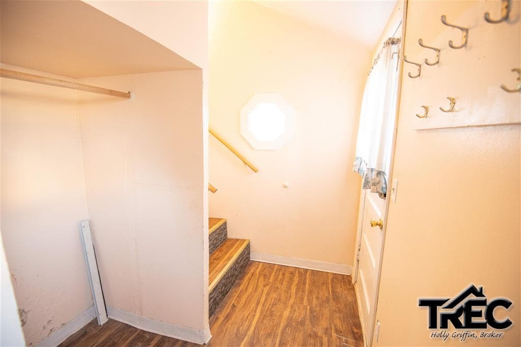 522 Avenue F — photo 17 of 25