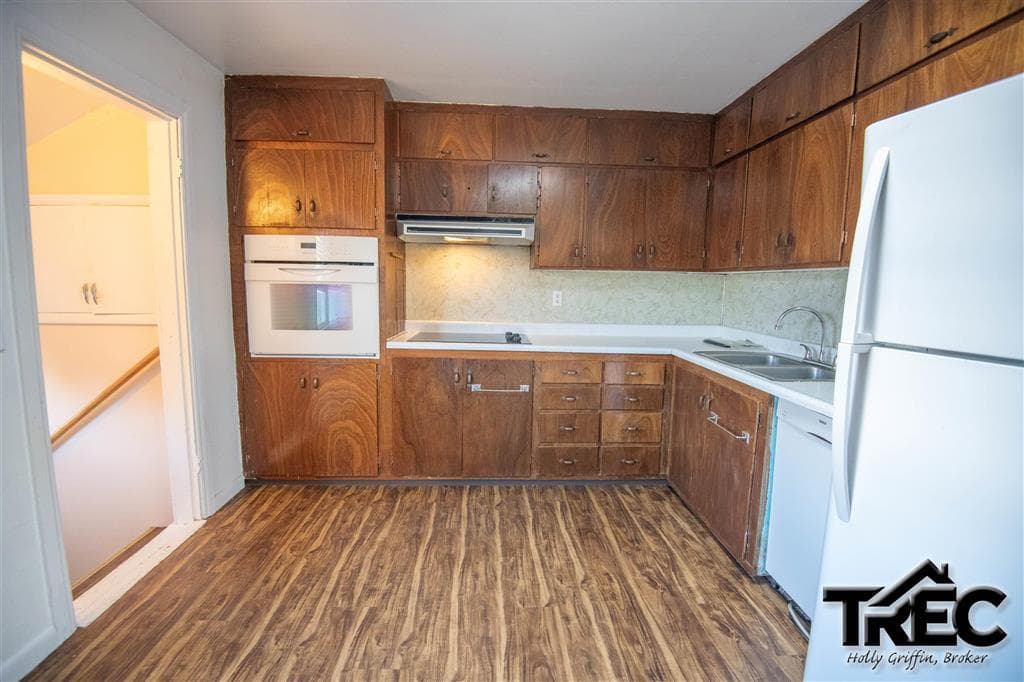 522 Avenue F — photo 6 of 25