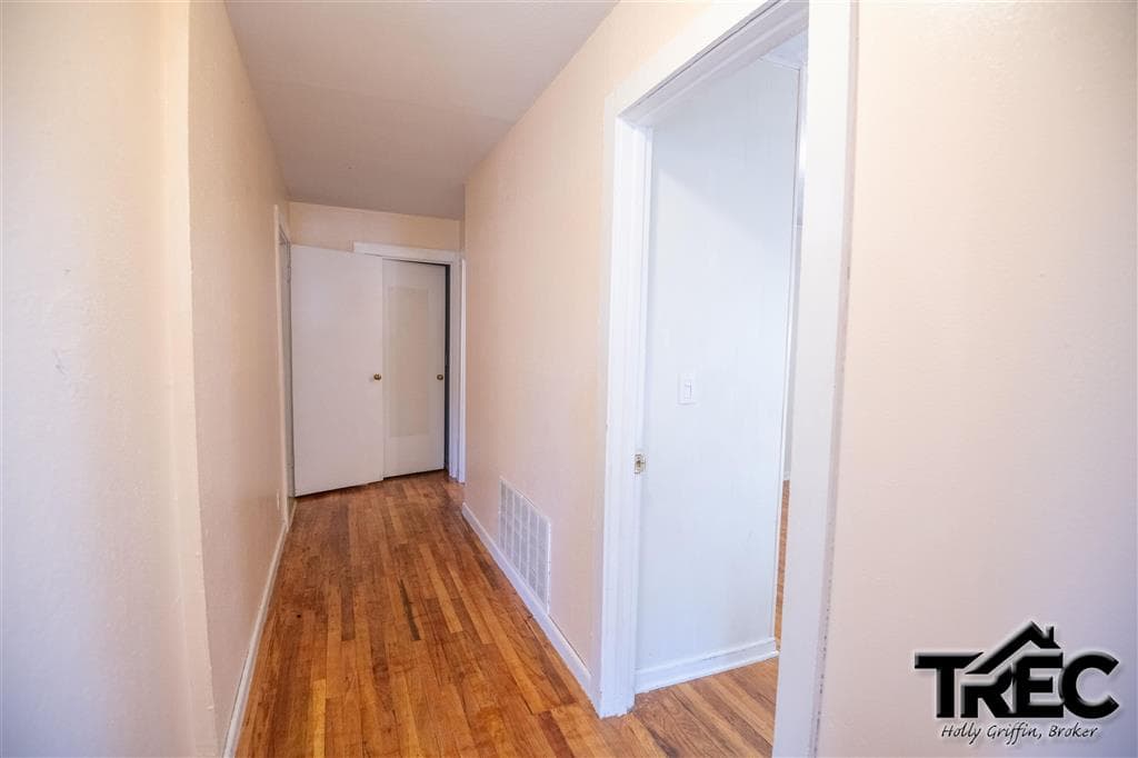 522 Avenue F — photo 9 of 25