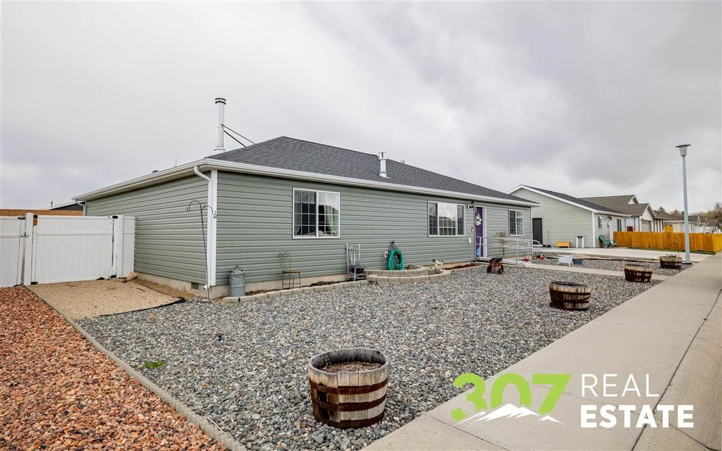 1142 E Madison St — photo 2 of 42