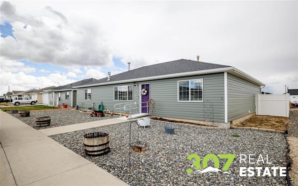 1142 E Madison St — photo 4 of 42