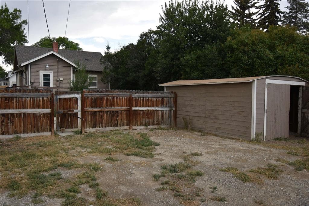 247 N Bernard St — photo 4 of 18