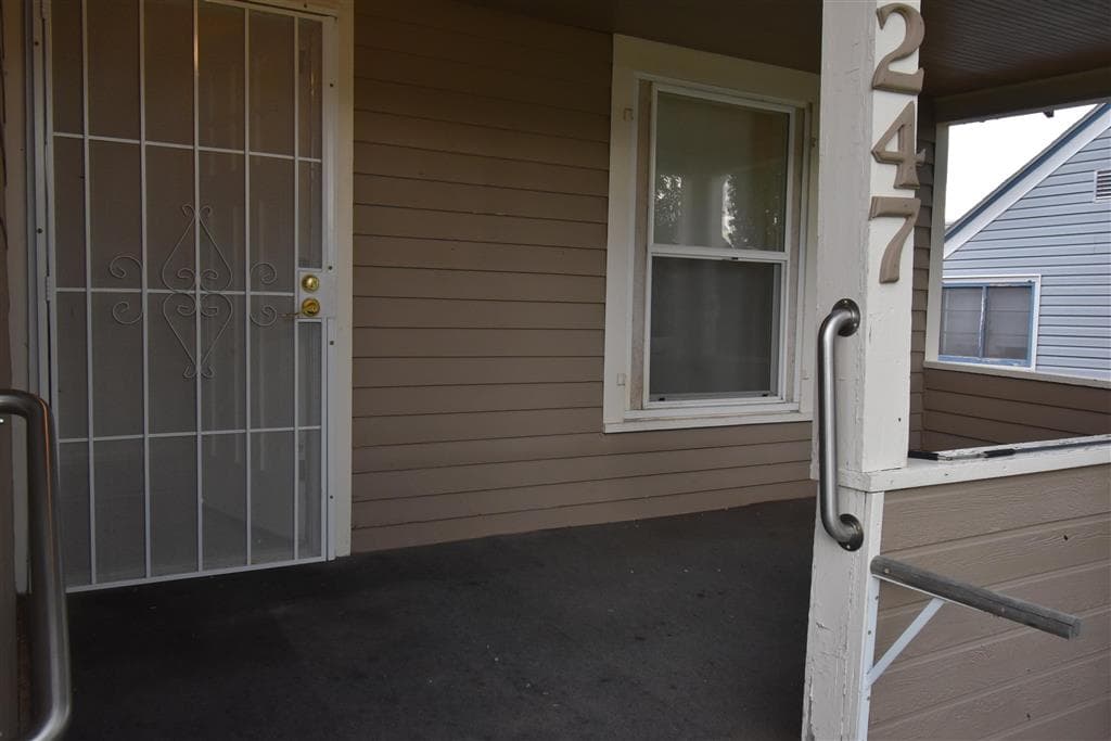 247 N Bernard St — photo 5 of 18