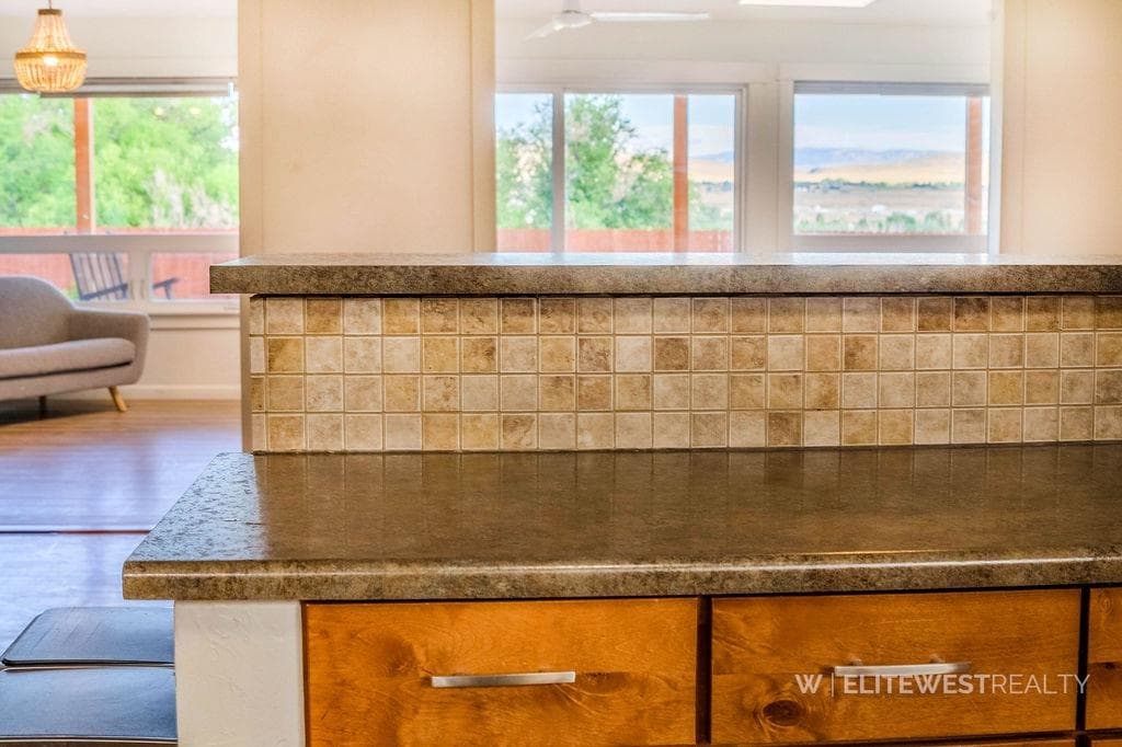 2513 Newton Ave — photo 13 of 74