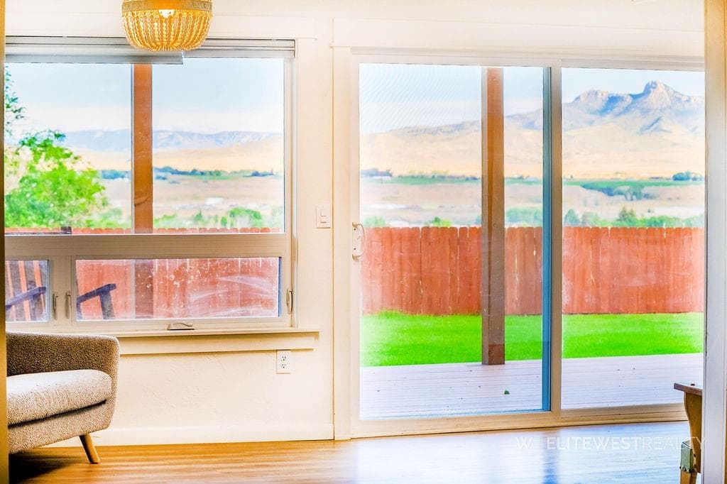 2513 Newton Ave — photo 17 of 74