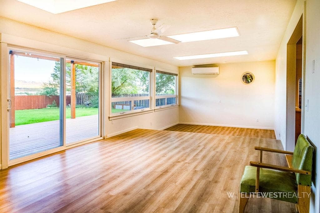 2513 Newton Ave — photo 20 of 74