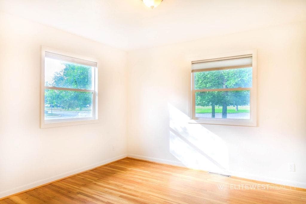 2513 Newton Ave — photo 30 of 74