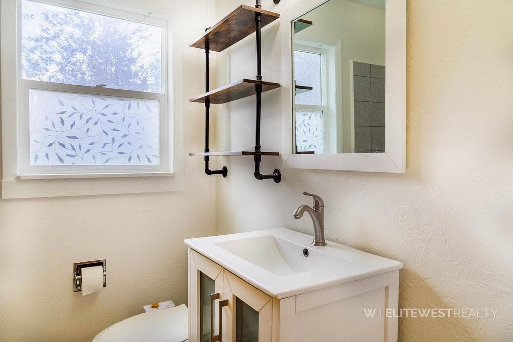 2513 Newton Ave — photo 32 of 74