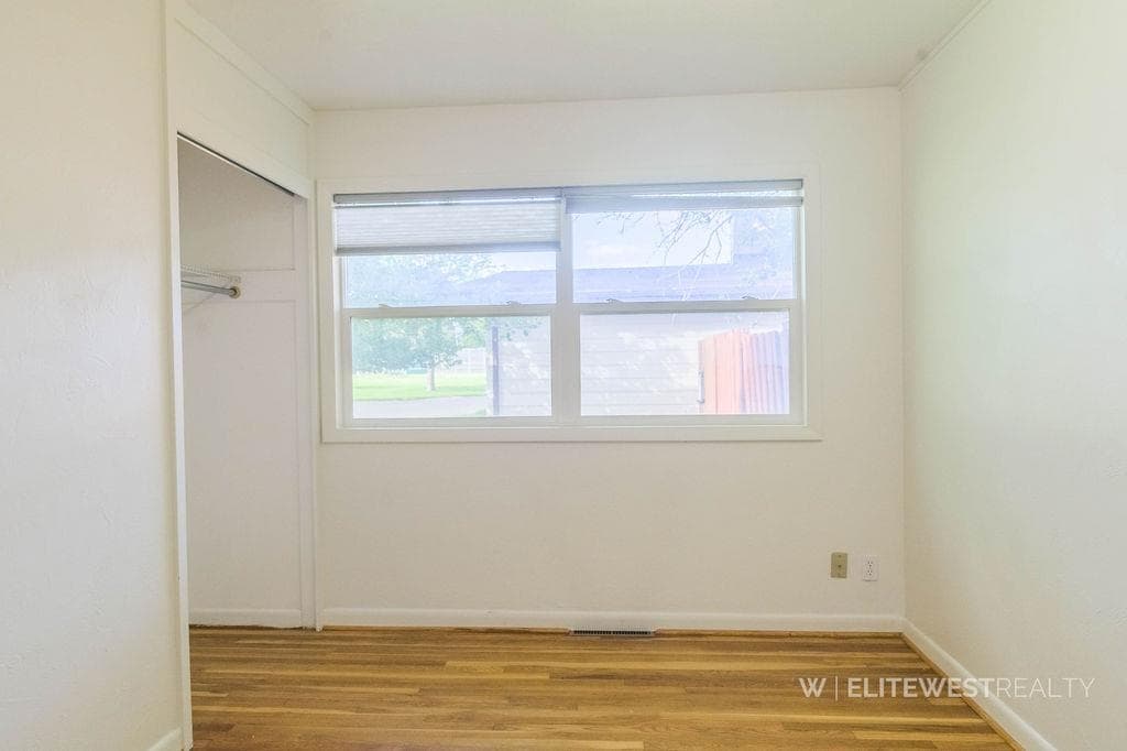 2513 Newton Ave — photo 34 of 74