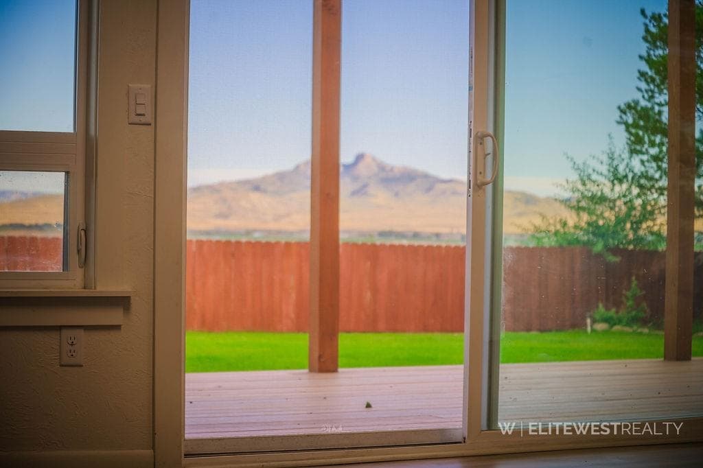 2513 Newton Ave — photo 8 of 74