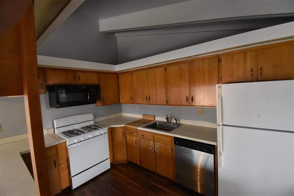 425 W 3rd — photo 11 of 30