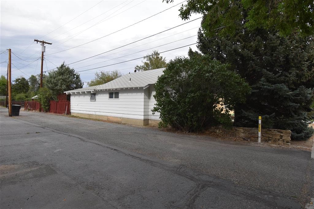 425 W 3rd — photo 3 of 30