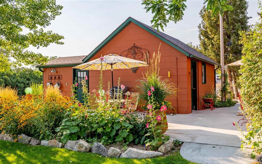 89 W Rocky Rd — photo 2 of 51