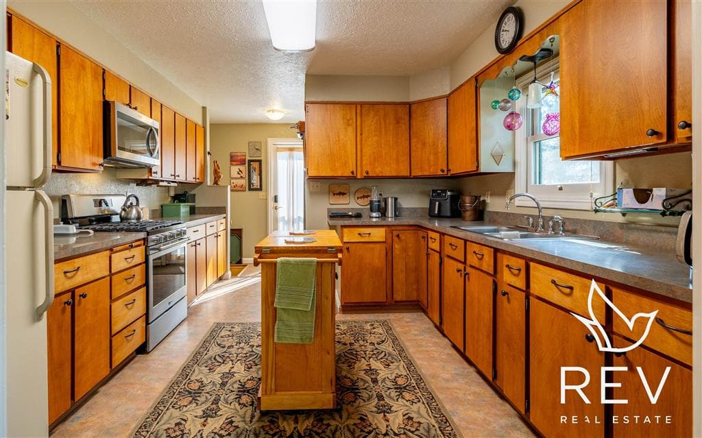 89 W Rocky Rd — photo 9 of 51